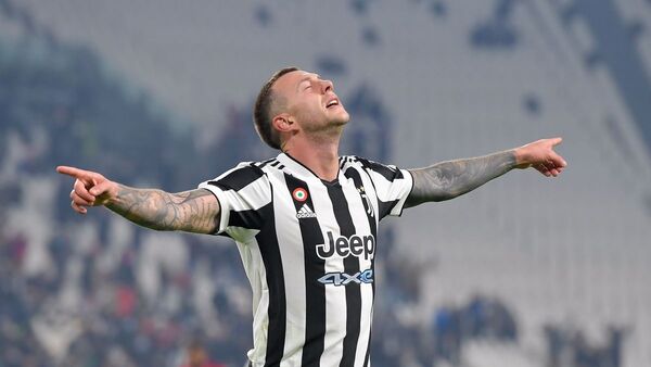 Juventus gana y se acerca a los puestos de Champions