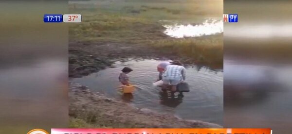 Caazapá: Pobladores buscan agua en carretilla | Noticias Paraguay