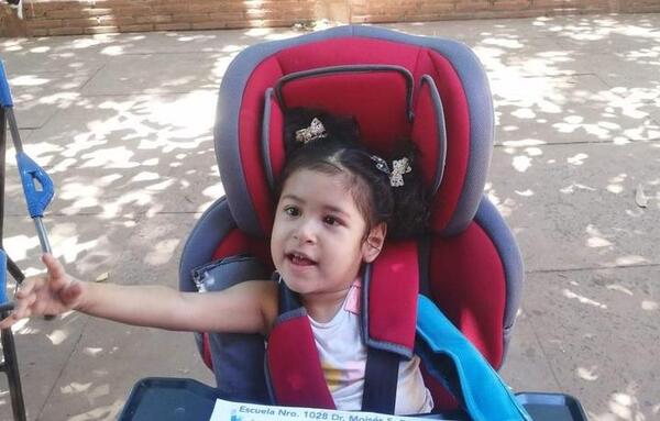 Madre pide ayuda para costear tratamiento de su hija en Ecuador