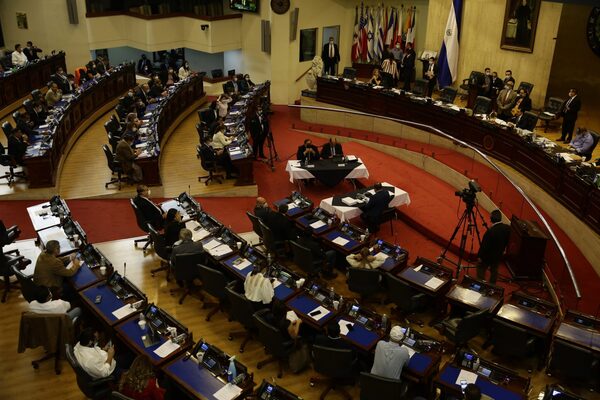 El Congreso salvadoreño aprueba 498 millones de dólares para cubrir el déficit del presupuesto - MarketData