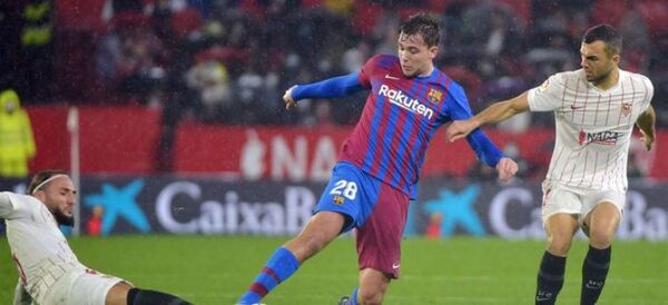Un Sevilla sobrevive al Barcelona y salva un punto