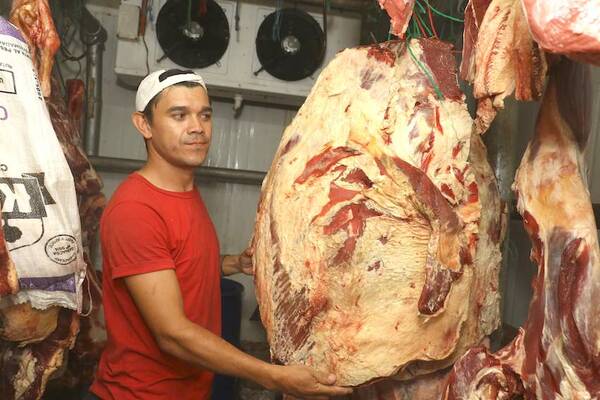 Crónica / Se declaró so’o el asado je’u por el alto precio de la carne ndaje