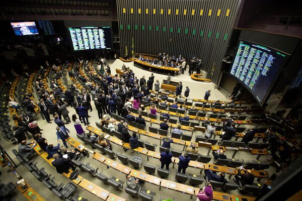 El Congreso brasileño aprueba el presupuesto de 2022 con polémicos gastos electorales - MarketData
