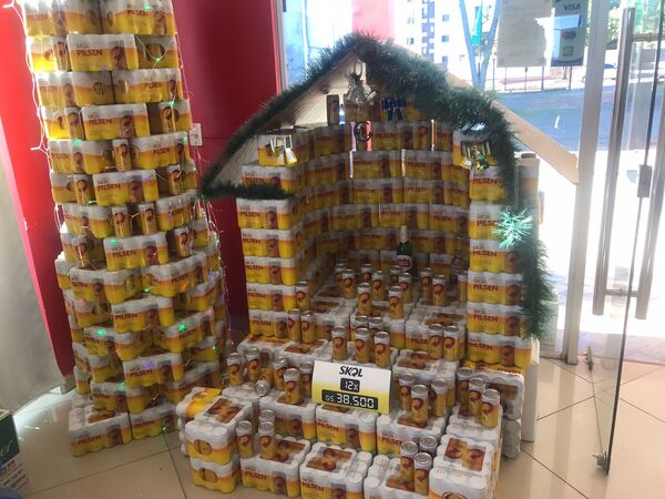 Con un innovador pesebre de cervezas, surtidor "La Taberna" prepara diversas promociones navideñas