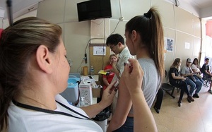 El Ministerio de Salud no dispone de vacunas contra la fiebre amarilla - La Clave