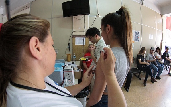 El Ministerio de Salud no dispone de vacunas contra la fiebre amarilla - La Clave