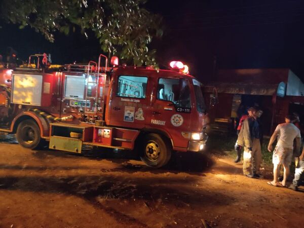 Parte de una vivienda ardió en llamas en el barrio General Genes