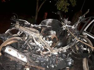 Exconvicto ataca a pedradas la casa de su expareja y quema dos motocicletas - ABC en el Este - ABC Color
