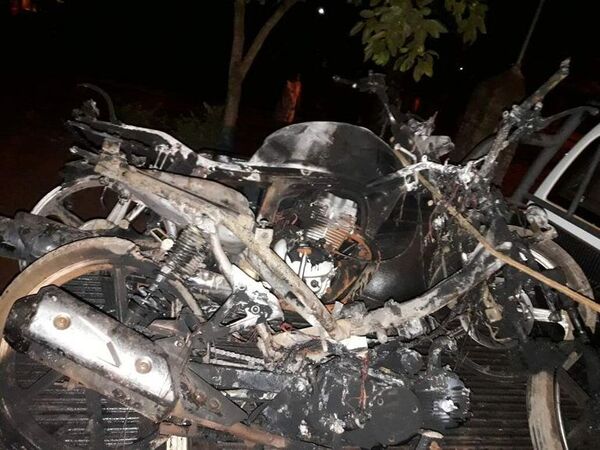 Exconvicto ataca a pedradas la casa de su expareja y quema dos motocicletas - ABC en el Este - ABC Color