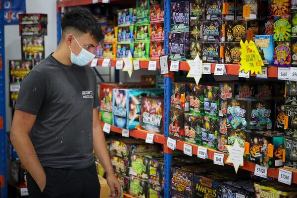 Adiós a los fuegos: Uruguay avanza hacia una pirotecnia sin estruendo fuerte - MarketData