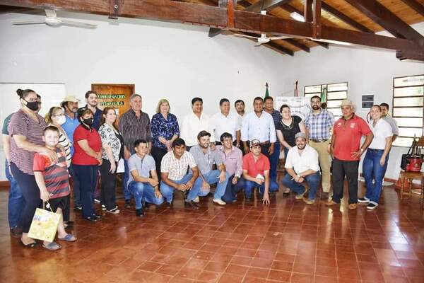 PAGO DE HABERES A DOCENTES DE LA ESCUELA AGRÍCOLA DE CARLOS A. LÓPEZ, DEPENDIENTE DE LA GOBERNACIÓN DE ITAPÚA - Itapúa Noticias