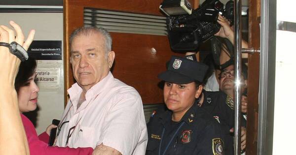 La Nación / Fiscal allanó vivienda de Ramón González Daher