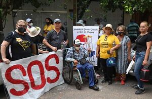 Docentes jubilados denuncian esquema usurario por parte de supuestos negocios - Nacionales - ABC Color