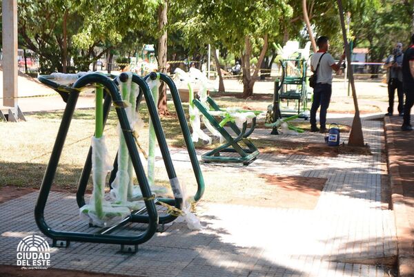 Habilitan área de gimnasio al aire libre en el exaeropuerto y el lago - La Clave