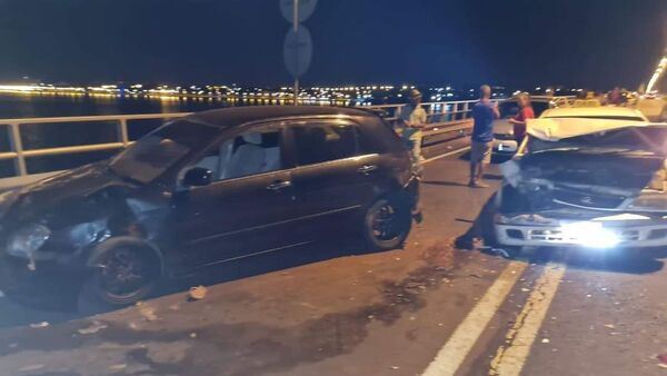 Adelantamiento indebido ocasiona múltiple choque en puente Encarnación-Posadas