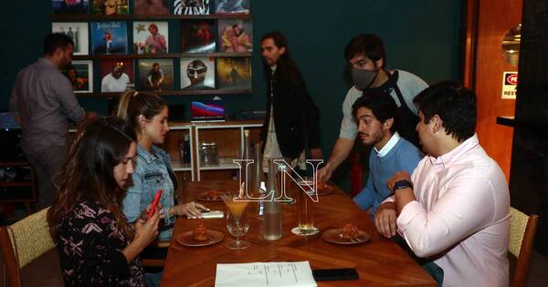 La Nación / Restaurantes afirman que en general el movimiento está mejor, pero no se ven ganancias
