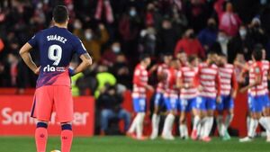 Granada prolonga la mala racha de un Atlético sin suerte