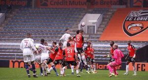 PSG rescata un punto sobre el final ante Lorient con un gol de Icardi