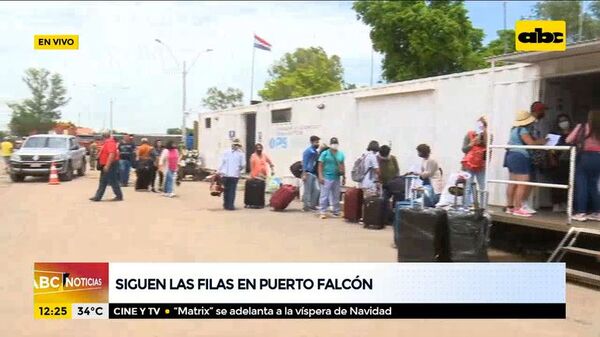 Pasajeros de buses cruzan a pie la frontera Falcón-Clorinda - Nacionales - ABC Color