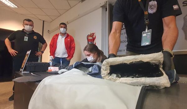 “Messi” detecta droga que joven pretendía viajar a Madrid - Nacionales - ABC Color