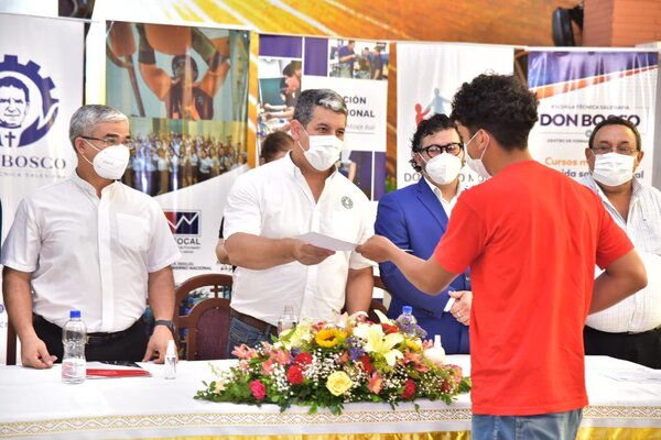 Unos 300 jóvenes culminaron cursos técnicos de rápida salida laboral mediante Sinafocal - .::Agencia IP::.