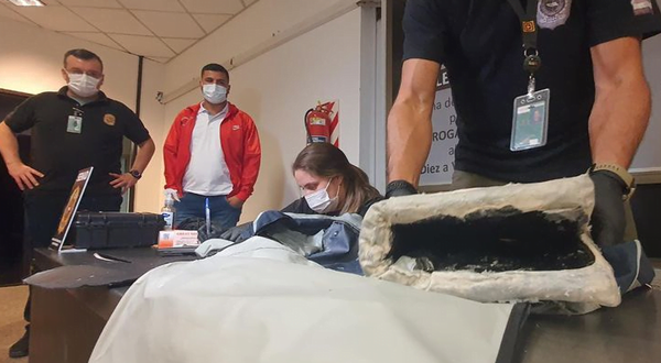 Detienen a un ovetense que pretendía viajar a España con drogas en su maleta - Noticiero Paraguay