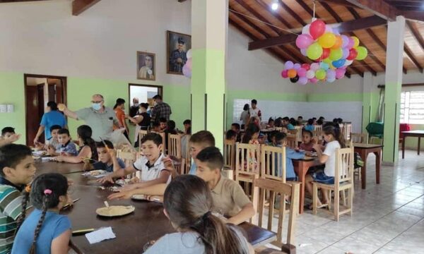 Agasajan a niños del Hogar Santa Teresa