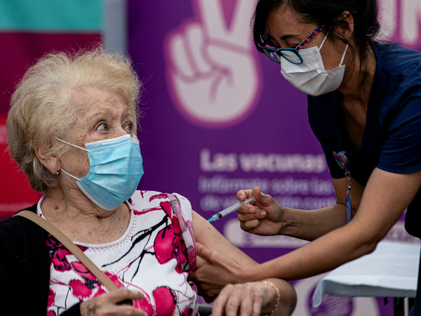 En Chile aplicarán una cuarta dosis de la vacuna anti-covid a partir de febrero - .::Agencia IP::.