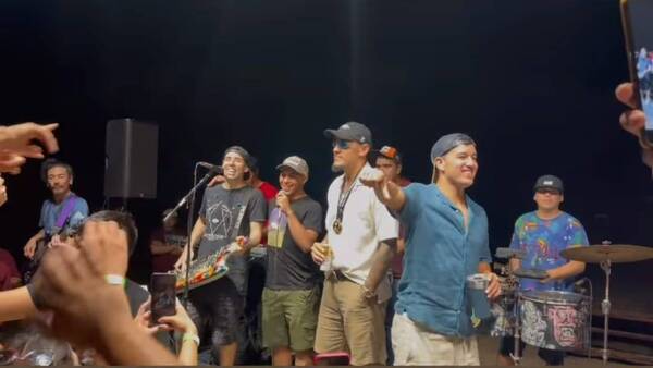 Crónica / [VIDEO] Mirá el gesto de Camacho al escuchar 'Cerro yo te amo"