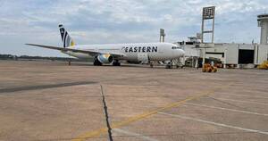 La Nación / Presidente de la Dinac acusa a aerolínea por violar convenios al dejar varados a pasajeros