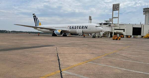 La Nación / Presidente de la Dinac acusa a aerolínea por violar convenios al dejar varados a pasajeros