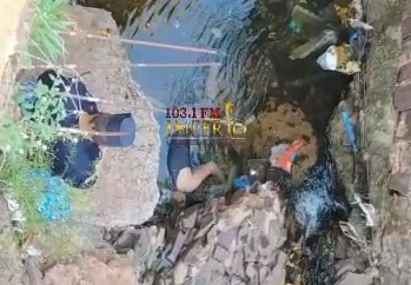 Hallan cuerpo sin vida de un hombre en el cauce de un arroyo