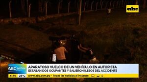 Aparatoso vuelvo de un vehículo en autopista de Luque - ABC Noticias - ABC Color