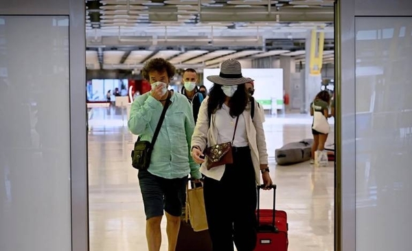 Diario HOY | Ómicron provoca descenso del 20 % en el tráfico aéreo europeo