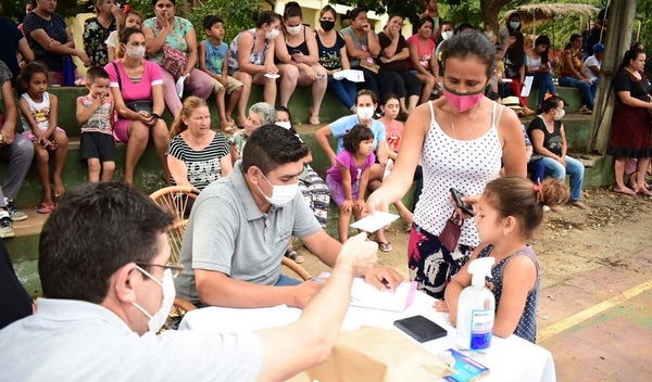 Distribuyen unos 3.000 bonos navideños entre familias de Ayolas