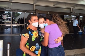 Emoción envuelve al aeropuerto Silvio Pettirossi con la masiva llegada de compatriotas para las fiestas