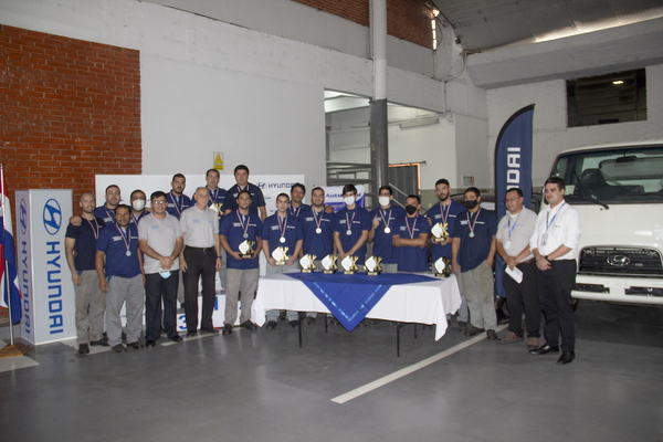 Automotor destacó a mecánicos en competencia de Hyundai Camiones y Buses