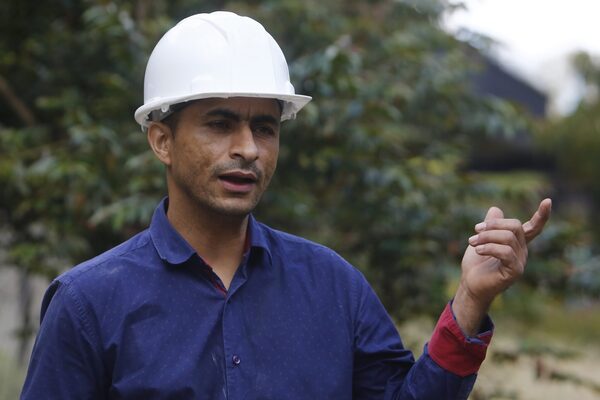 Desplazado colombiano se abre camino con su firma de instalaciones eléctricas - MarketData