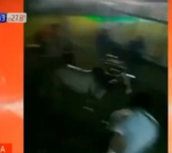 Toro escapó del ruedo y puso a correr a todos los espectadores - Paraguay.com