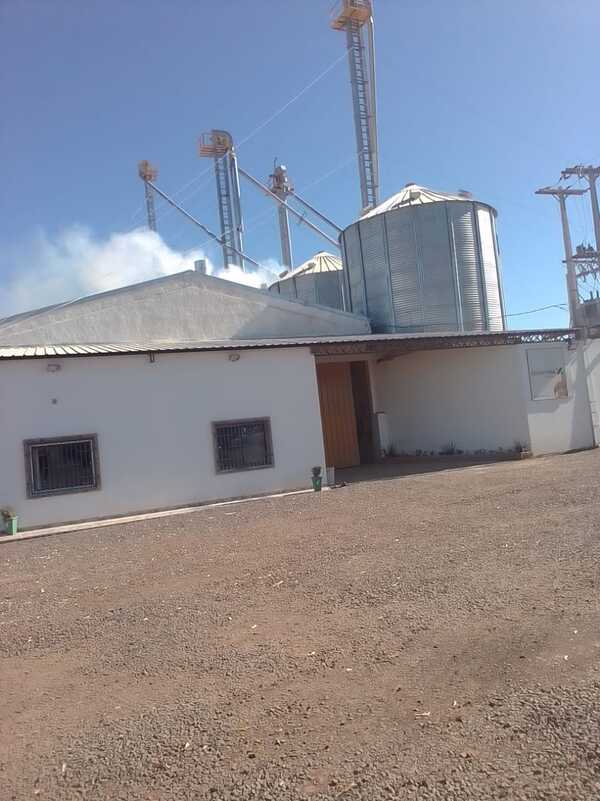 Controlan incendio en silo en Carmen del Paraná