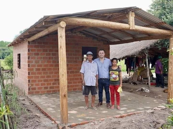 Intendente de Moisés Bertoni construirá de su salario 48 viviendas a familias de escasos recursos