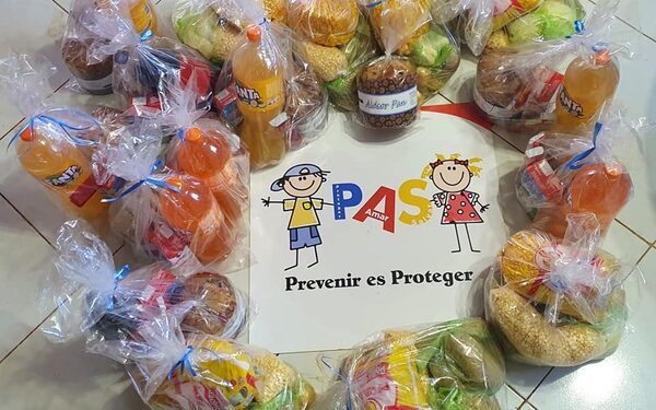 PAS llega a familias con cena de navidad