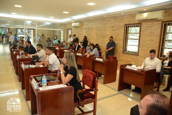 Aprueban llamado a licitación para el almuerzo escolar de 12 instituciones - La Clave
