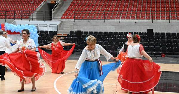 La Nación / Con baile y mucha alegría adultos mayores cierran actividades deportivas