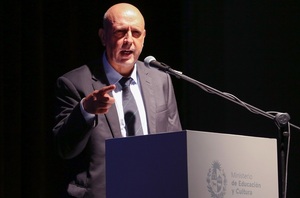 Premiado bioquímico uruguayo reclama más "inserción" de la ciencia en el país - MarketData