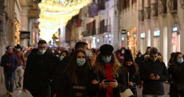 La Nación / El uso de la mascarilla en exteriores será nuevamente obligatorio en Italia