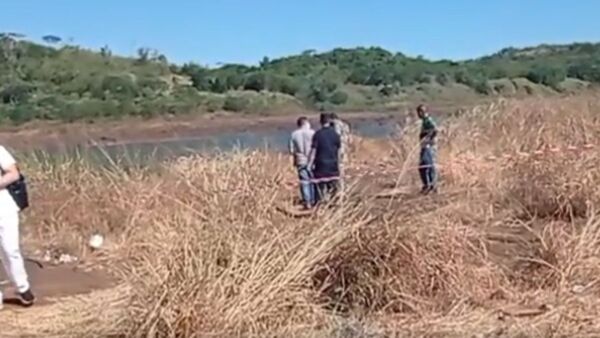 Hallan cadáver de una mujer: estaba semidesnuda y con el rostro quemado