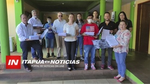 PADRES DEL MOVIMIENTO “PRO VIDA, PRO FAMILIA” PRESENTARON FIRMAS CONTRA LA IDEOLOGÍA DE GÉNERO. - Itapúa Noticias