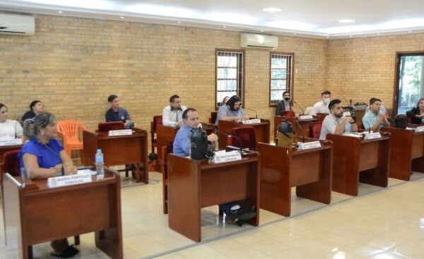 CDE: Aprueban llamado a licitación para almuerzo escolar