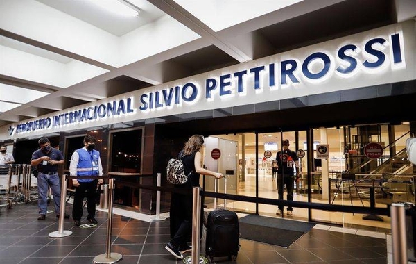 Diario HOY | Once jóvenes que volvieron de Cancún dieron positivo al COVID-19 y hay alerta de ómicron